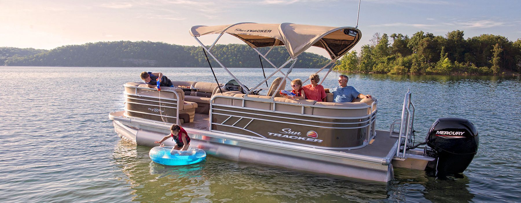 2020 SUN TRACKER PARTY BARGE 22 DLX